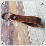 Schlüsselanhänger aus Leder mit Gravur "Drive safe", beidseitig (groß) | Wild Brown (braun) Tidero