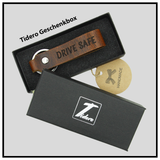 Schlüsselanhänger aus Leder mit Gravur "Drive safe", beidseitig (groß) | Wild Brown (braun) Tidero
